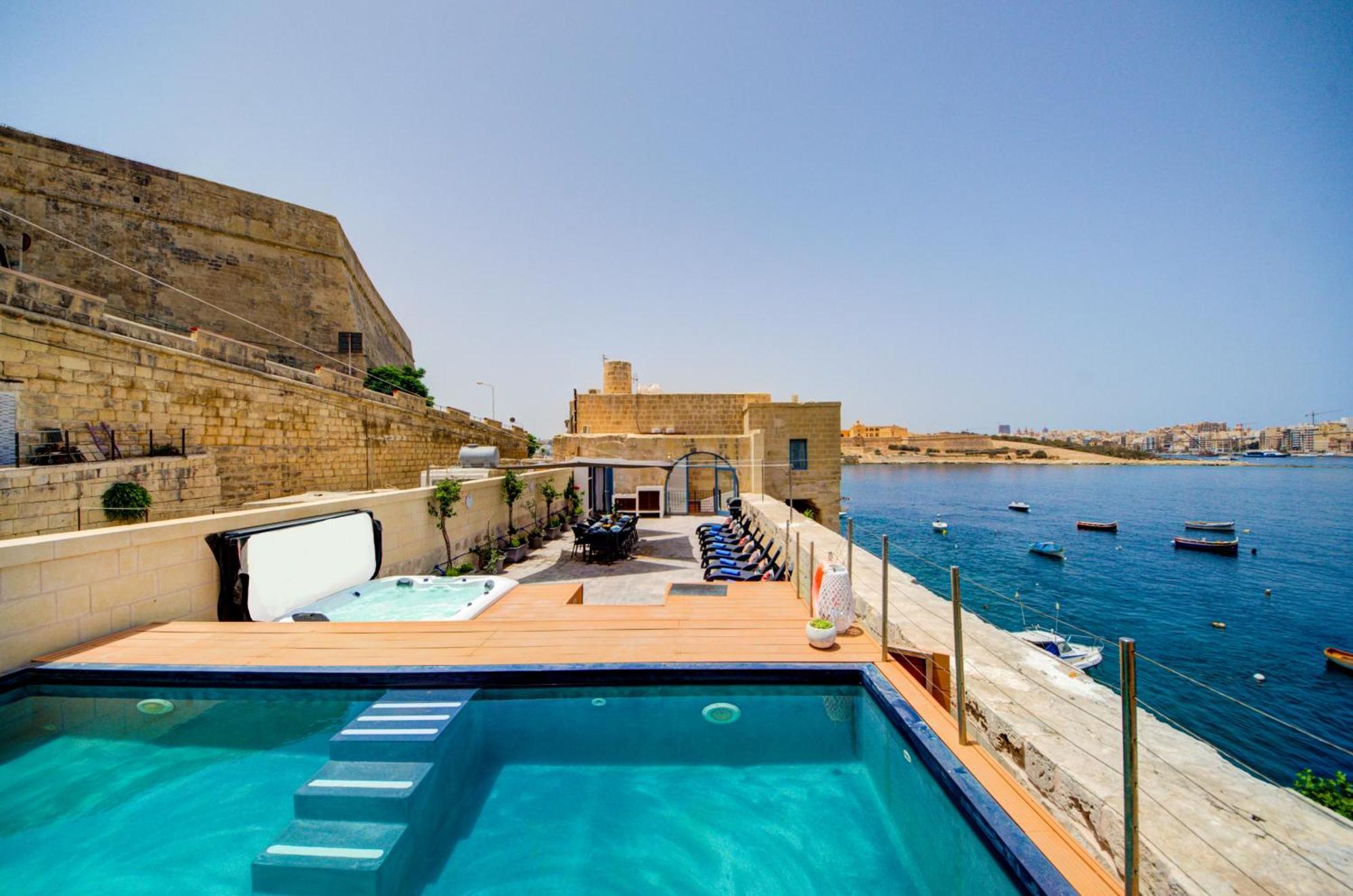 Valletta Waterfront Villa With Pool And Jacuzzi Exterior foto