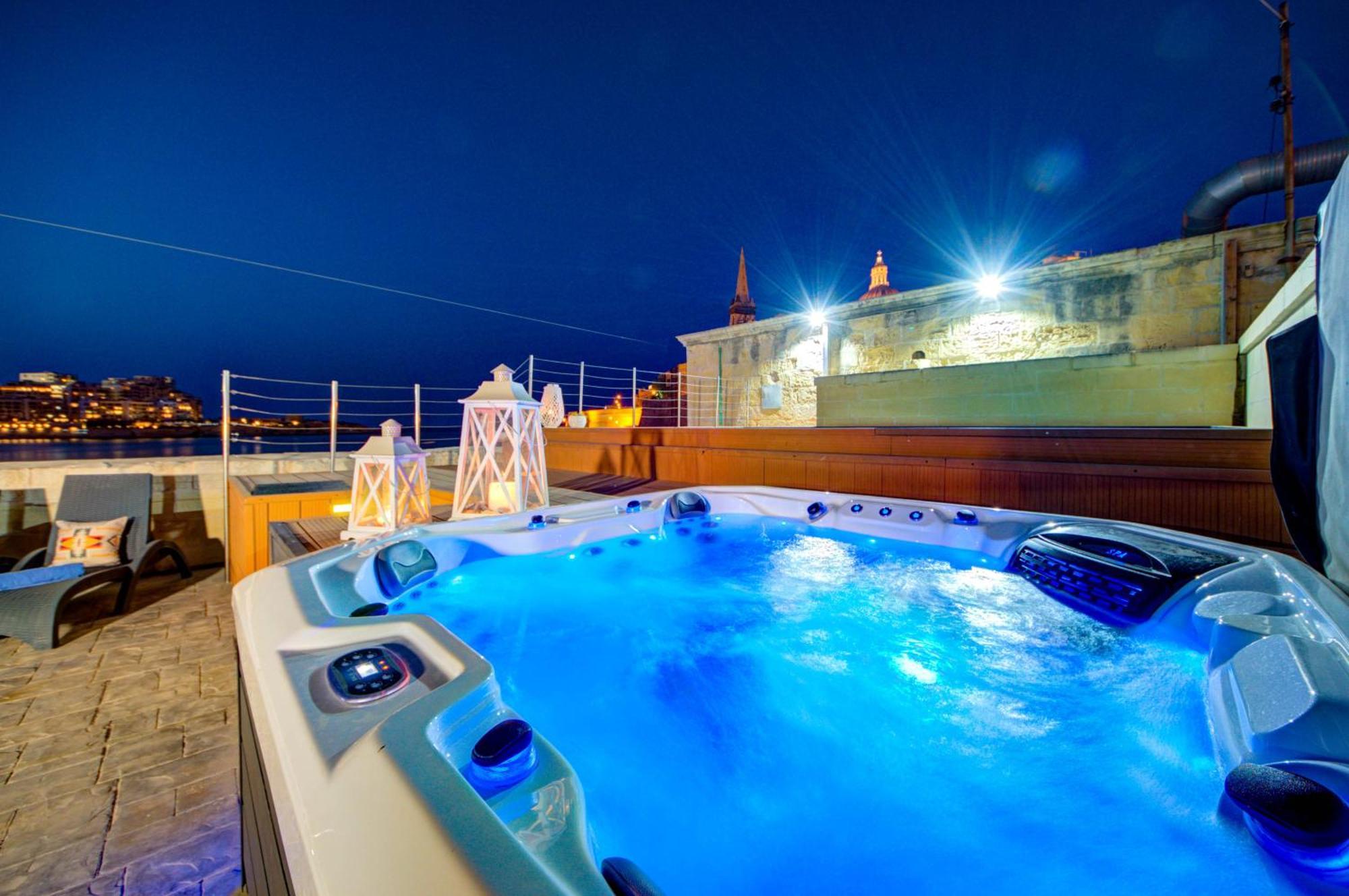 Valletta Waterfront Villa With Pool And Jacuzzi Exterior foto